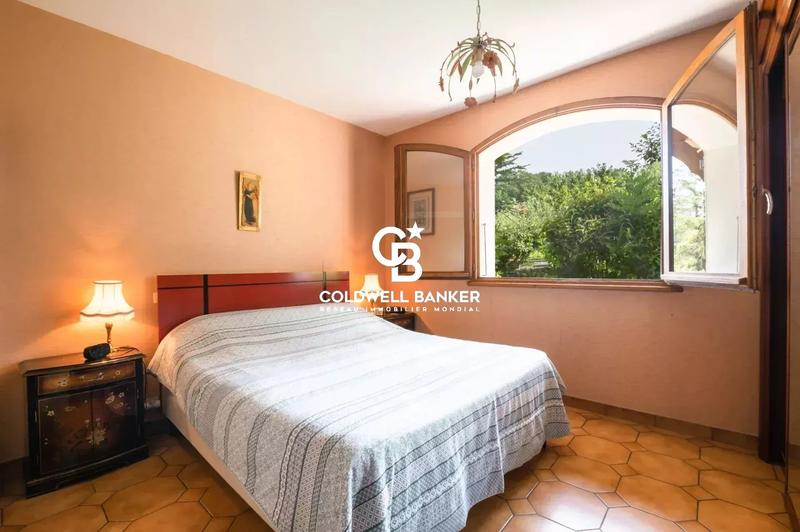 Propriété - 366 m² - 10 pièces