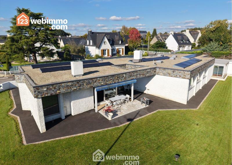 Maison - 234 m² - 8 pièces