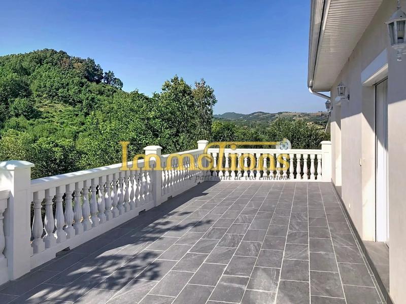 Maison - 205 m² - 7 pièces