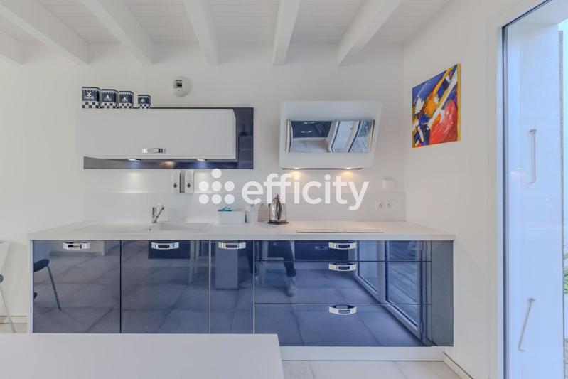 Maison - 170 m² - 9 pièces