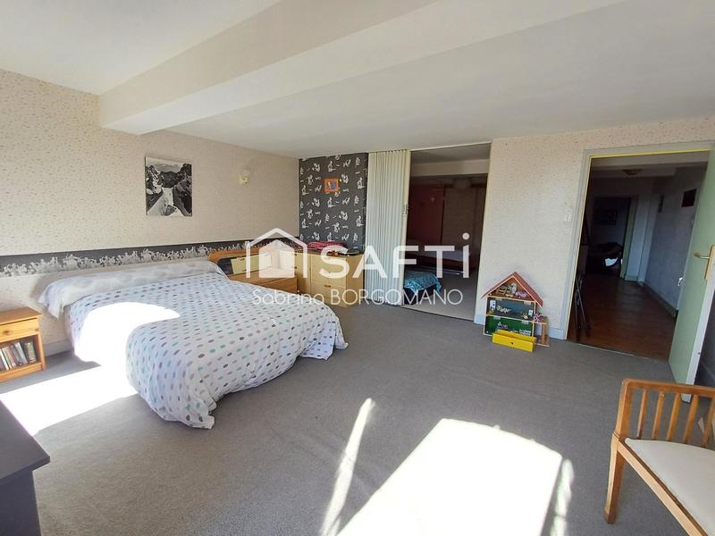 Maison - 220 m² - 7 pièces