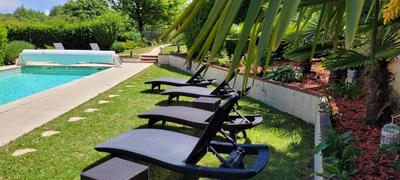 Propriété - 221 m² - 9 pièces