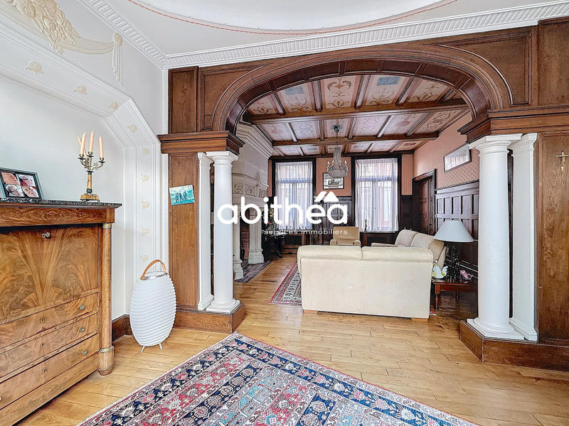 Maison - 370 m² - 12 pièces