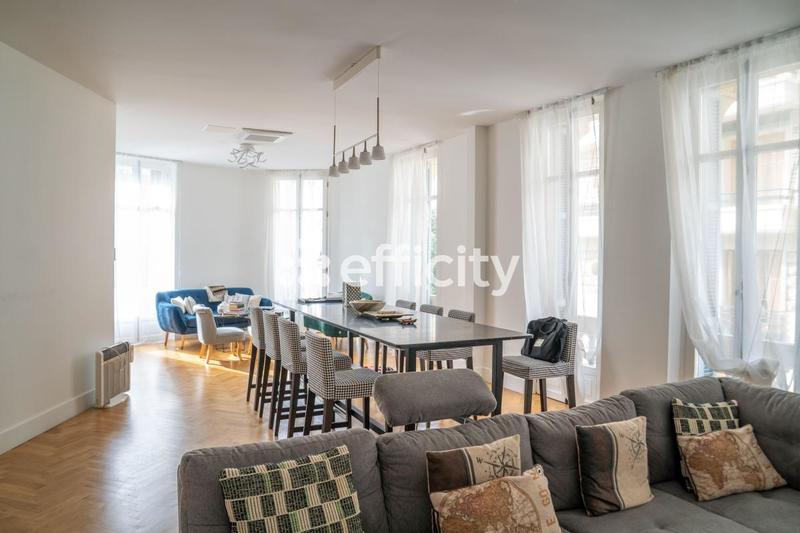 Appartement - 136 m² - 6 pièces