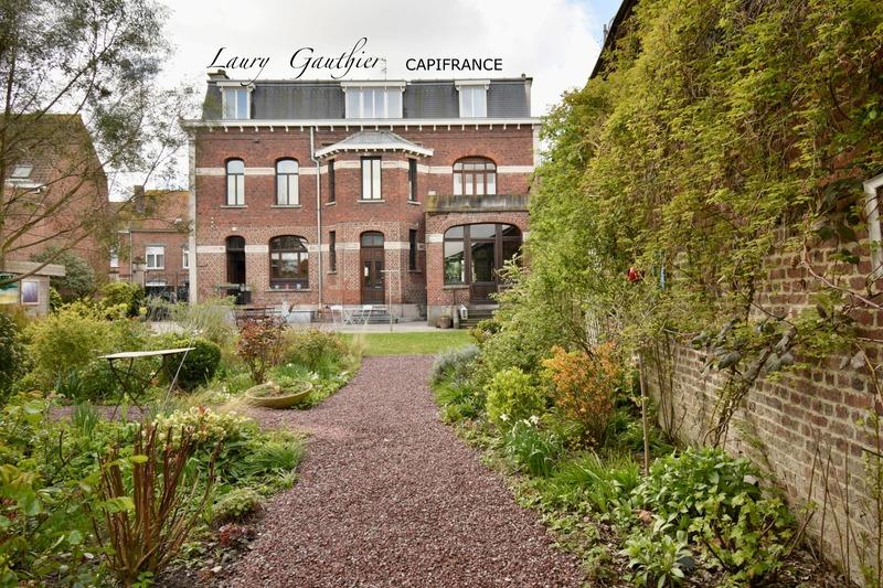 Maison bourgeoise - 435 m² - 15 pièces