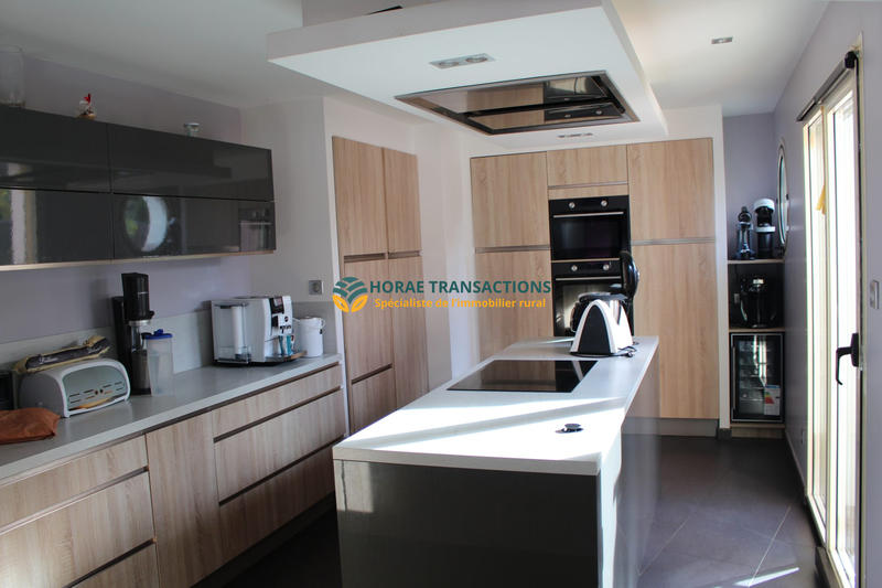 Maison - 327 m² - 9 pièces