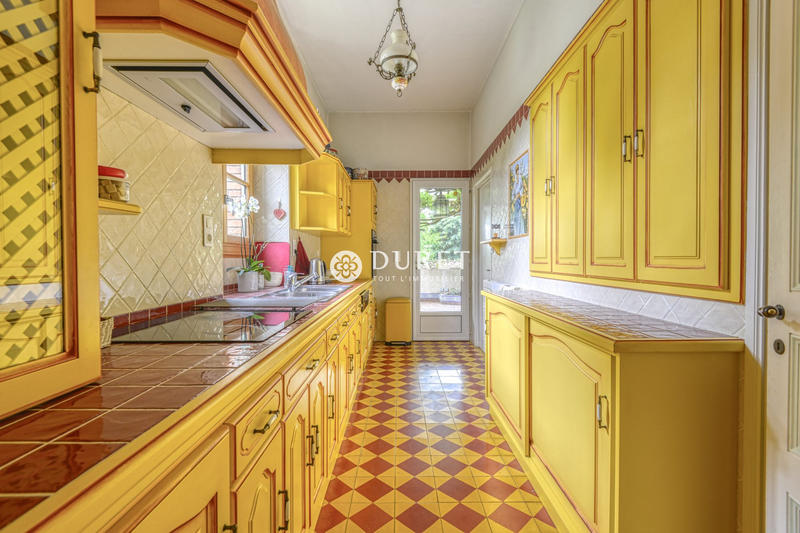 Maison - 214 m² - 10 pièces