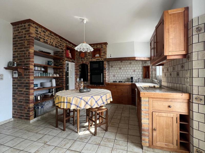 Maison - 233 m² - 7 pièces