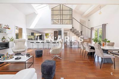 Maison - 239 m² - 6 pièces