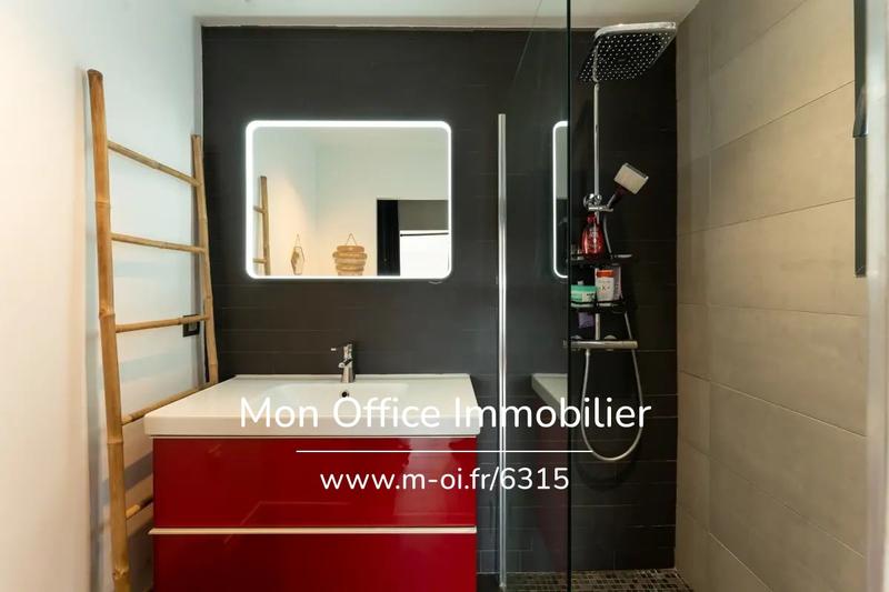 Propriété - 275 m² - 7 pièces