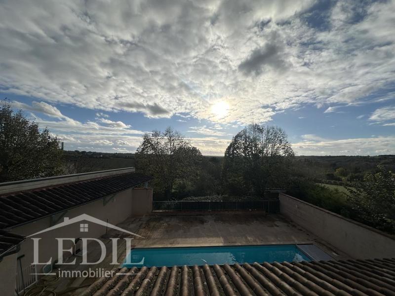 Propriété - 250 m² - 5 pièces