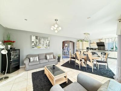 Maison - 140 m² - 8 pièces