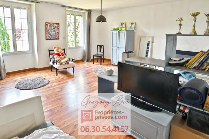 Propriété - 241 m² - 7 pièces
