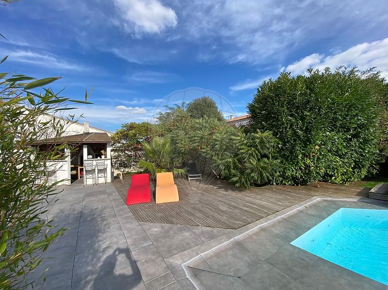 Maison - 182 m² - 7 pièces