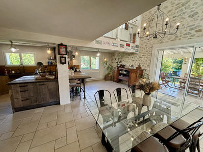 Mas - 240 m² - 8 pièces