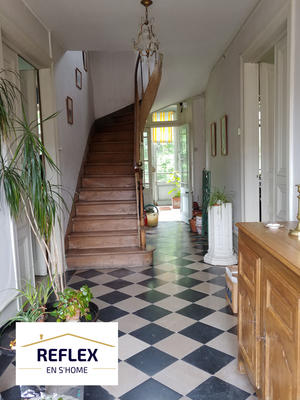 Propriété - 900 m² - 30 pièces