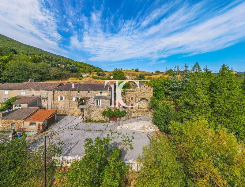 Maison en pierre - 90 m² - 5 pièces