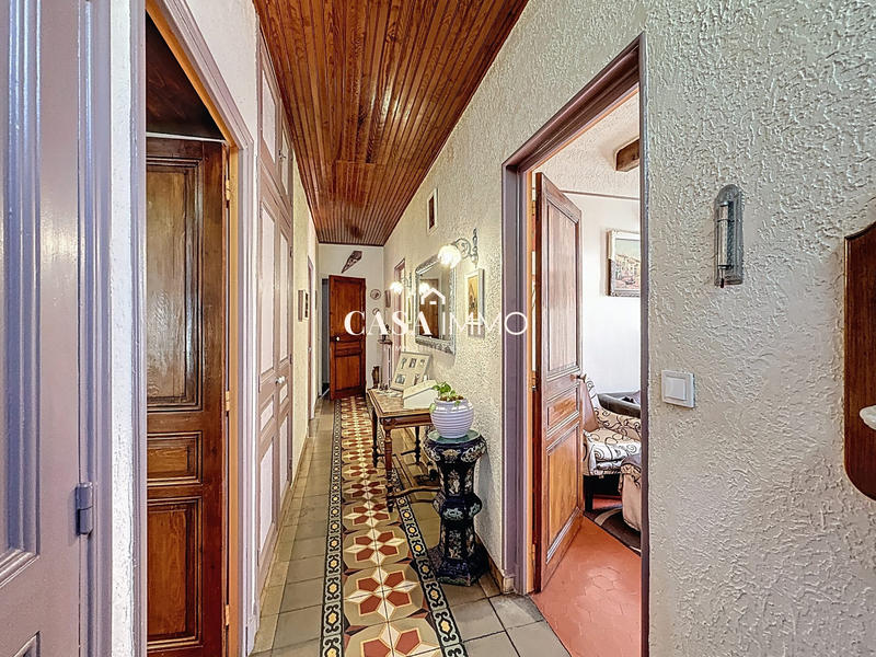 Maison - 220 m² - 8 pièces