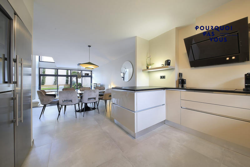 Maison - 210 m² - 6 pièces