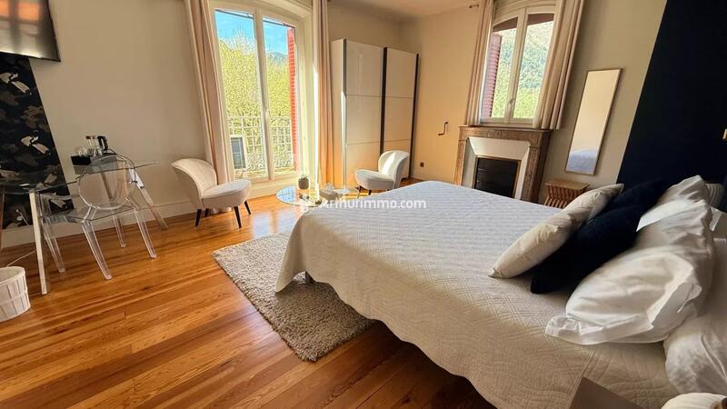 Maison - 265 m² - 11 pièces