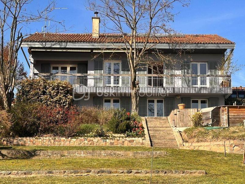 Maison traditionnelle - 303 m² - 8 pièces