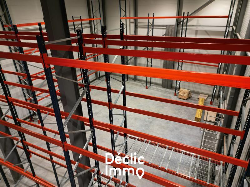 Entrepôt - 2 400 m²