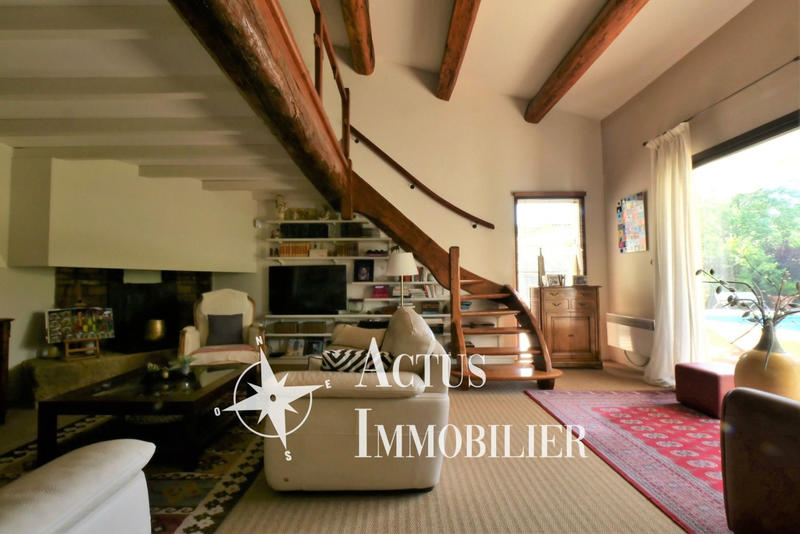 Maison - 210 m² - 7 pièces