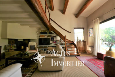 Maison - 210 m² - 7 pièces