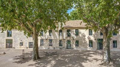 Maison - 420 m² - 8 pièces