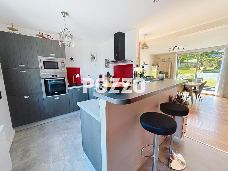 Maison - 102 m² - 5 pièces