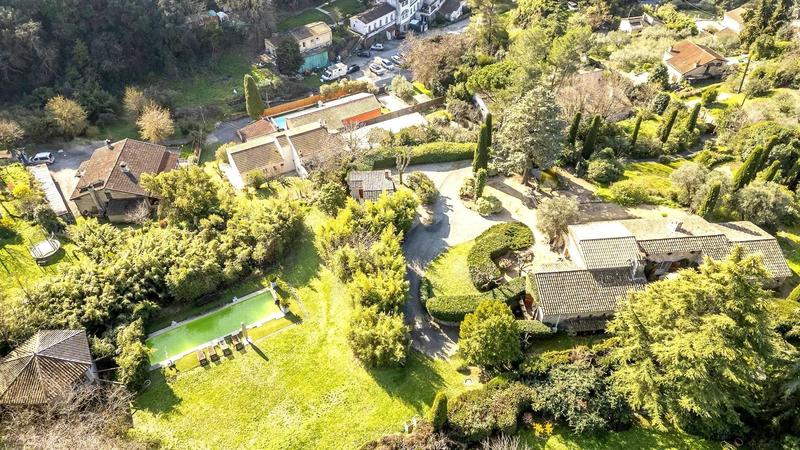 Maison - 252 m² - 7 pièces