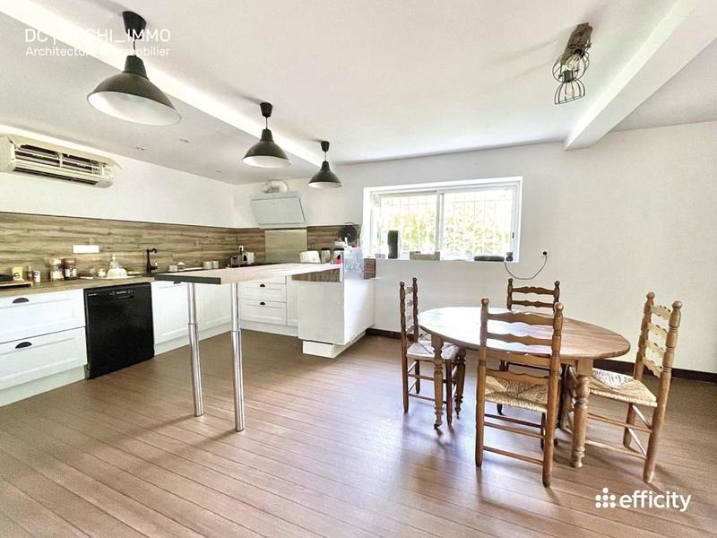 Maison - 530 m² - 18 pièces