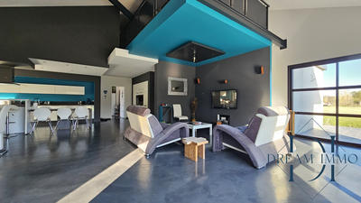 Maison - 235 m² - 6 pièces