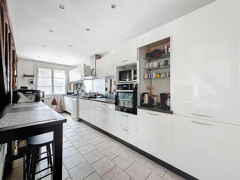 Maison - 202 m² - 8 pièces