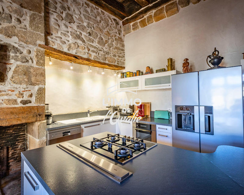 Maison - 300 m² - 16 pièces