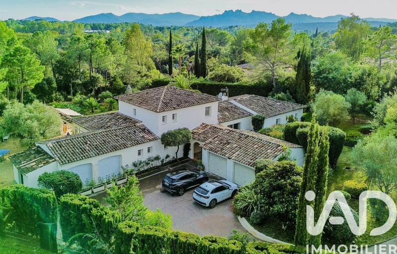 Maison - 270 m² - 8 pièces