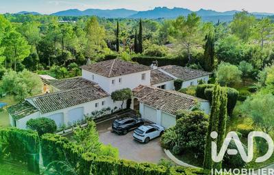 Maison - 270 m² - 8 pièces