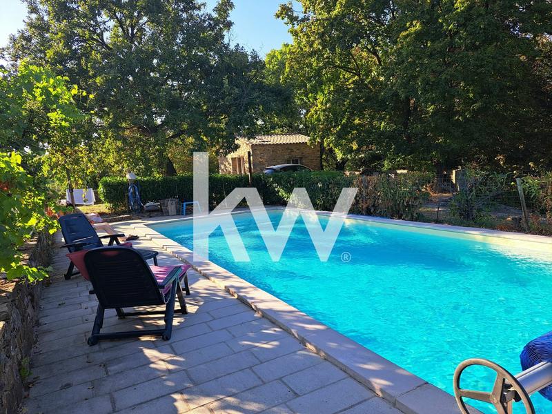 Maison - 245 m² - 10 pièces