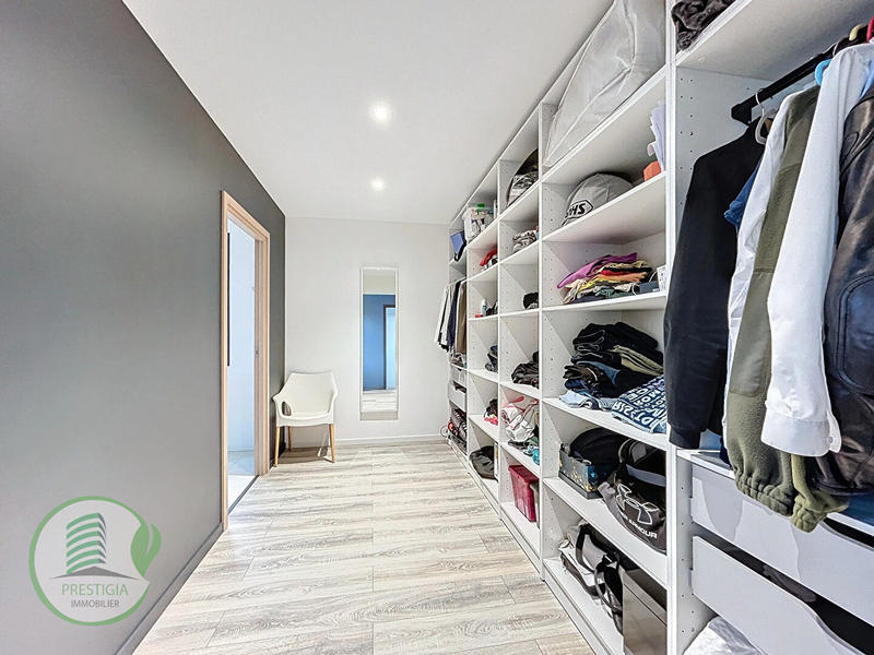 Maison - 205 m² - 8 pièces