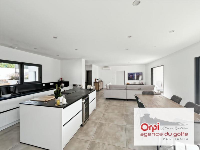 Maison - 270 m² - 4 pièces