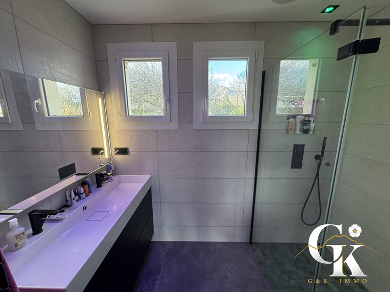 Maison - 90 m² - 5 pièces