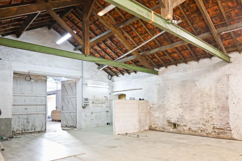 Maison - 300 m² - 4 pièces