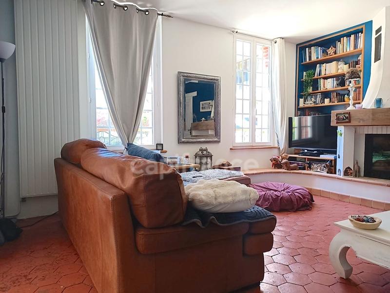 Maison - 220 m² - 7 pièces