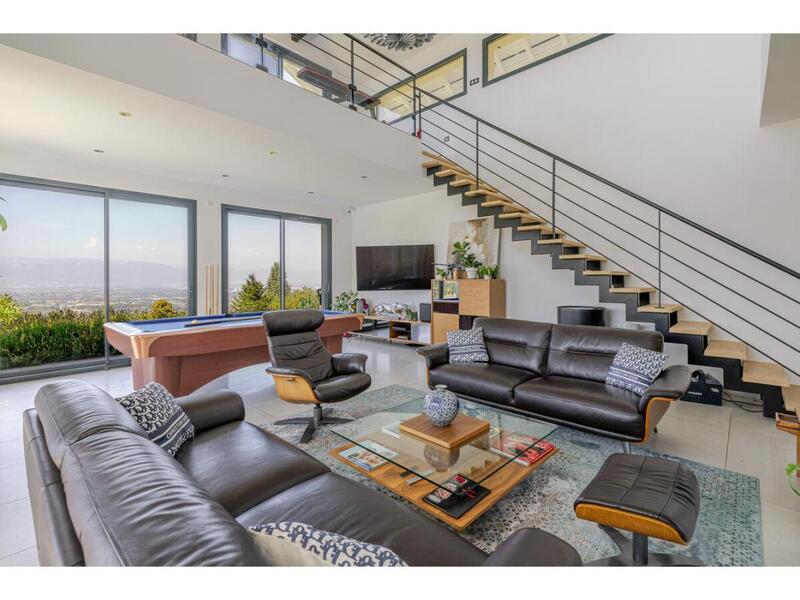 Maison - 228 m² - 8 pièces