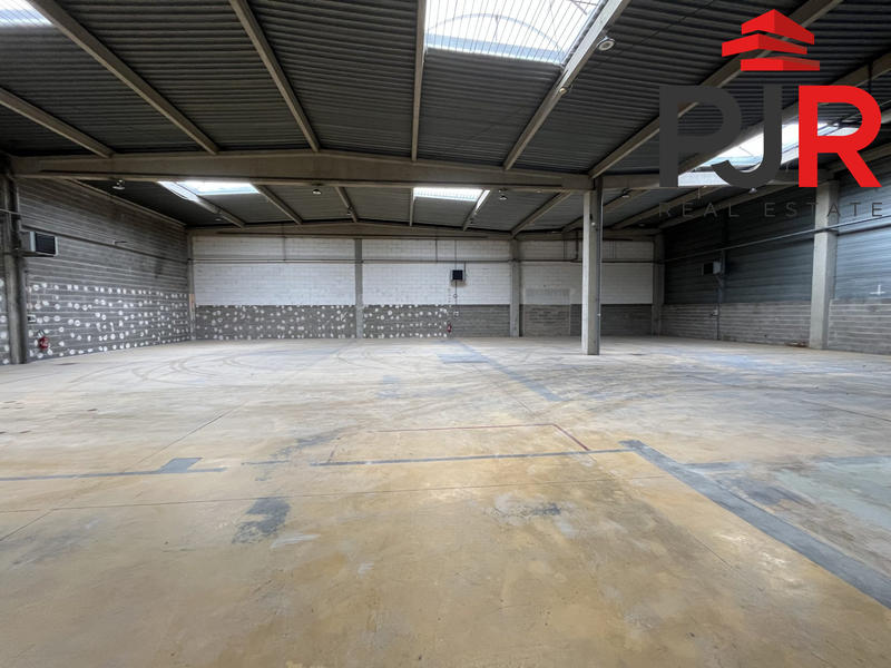 Local d'activités - 816 m²