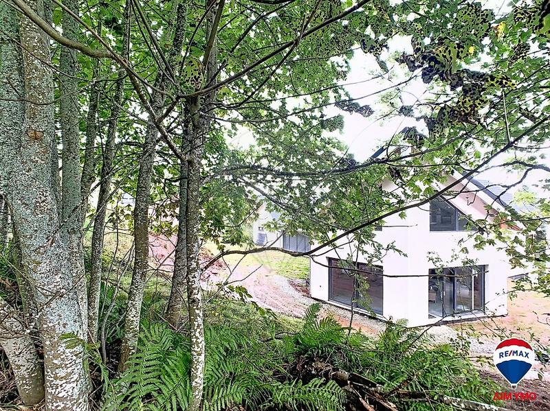 Maison - 300 m² - 10 pièces