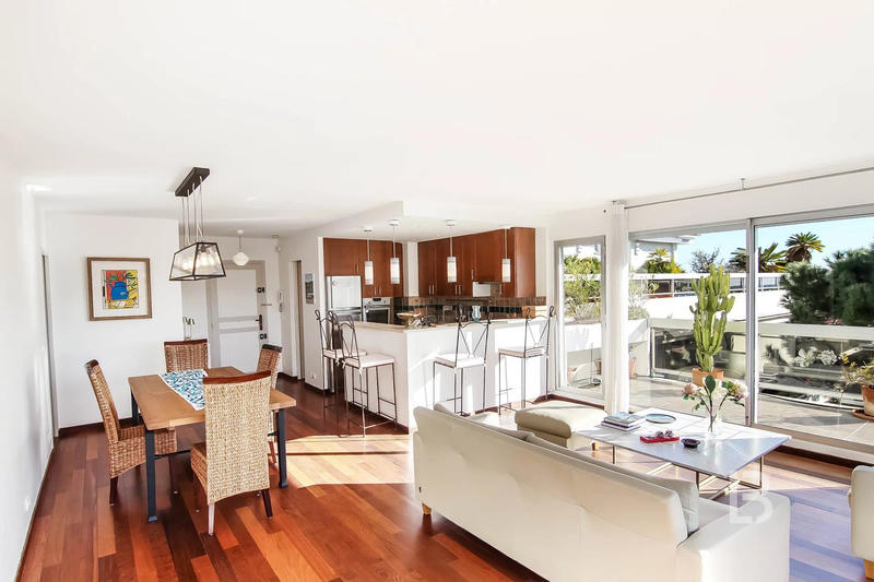 Appartement - 90 m² - 3 pièces