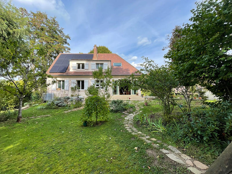 Maison - 186 m² - 9 pièces