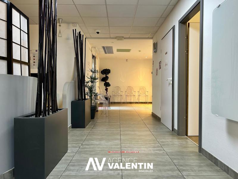 Local commercial - 398 m² - 8 pièces