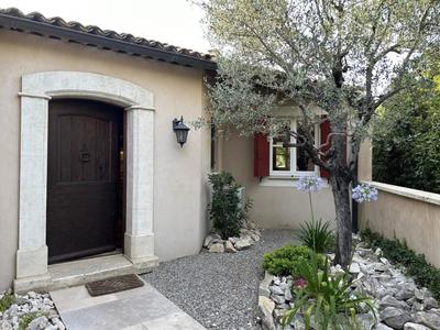 Propriété - 218 m² - 6 pièces